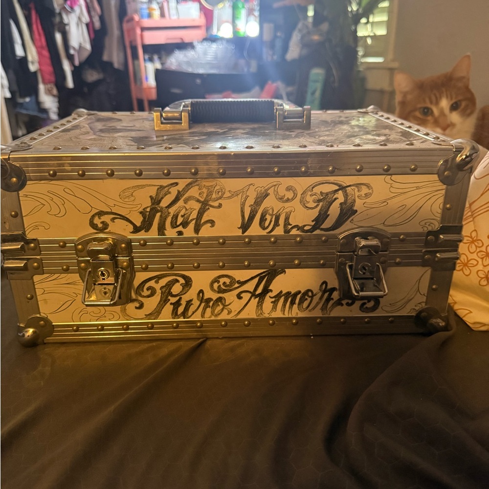 Kat Von D Puro Amor Metal Makeup Trunk